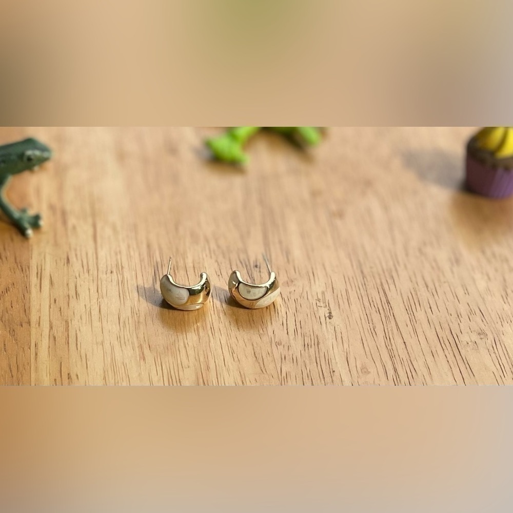 HAN • BEi • MEi Pearl and Gold Colored Earrings With S925 Posts